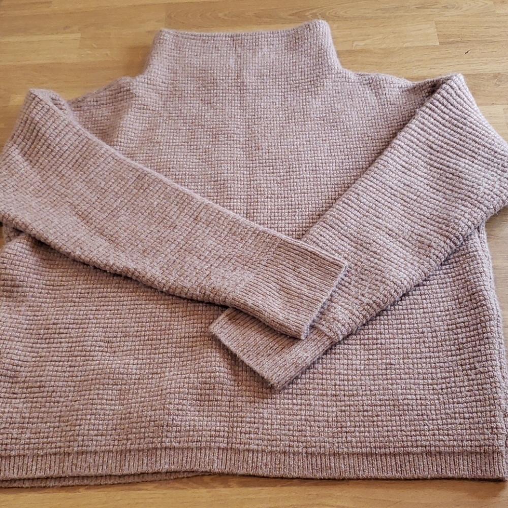Pretty turtleneck Madewell sweater, size S
